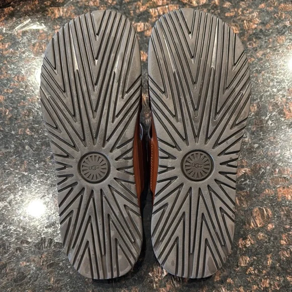 UGG Brown Leather Cross-Strap Sandals - Picture 5 of 6